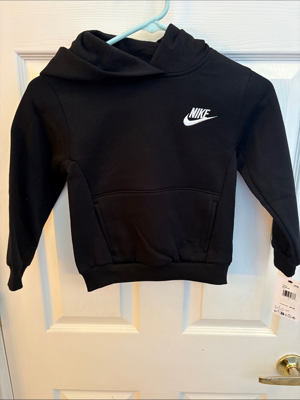 Nike Black Kids Pullover Hoodie with White Swoosh NWT size 5